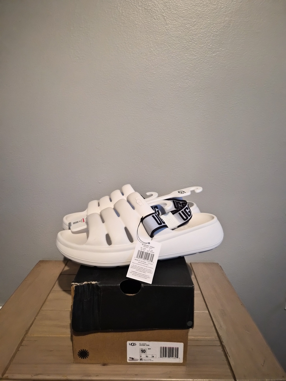 UGG Men’s WHITE M Sport Yeah Sandles with Ugg Sport Logo Strap Sz10